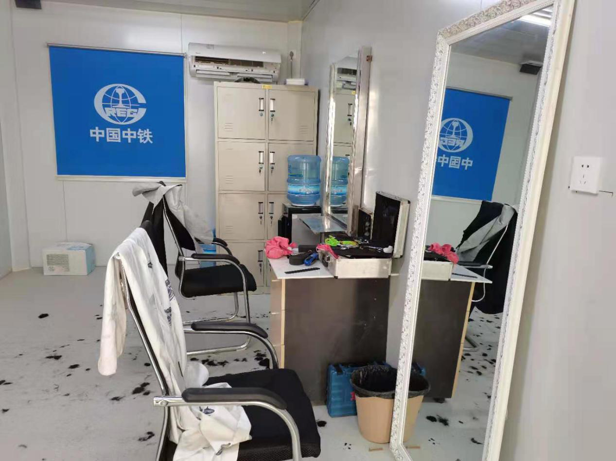 ( 加急 )西安市自强路社区为留陕过年工友送温暖