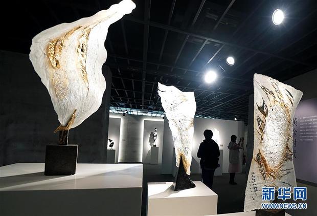 法国玻璃雕塑艺术家埃里克·邦特亚洲首展亮相上海