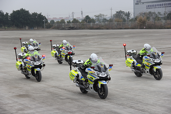 图片默认标题_fororder_摩托车隐蔽驾驶（摄影-杨梦婧）