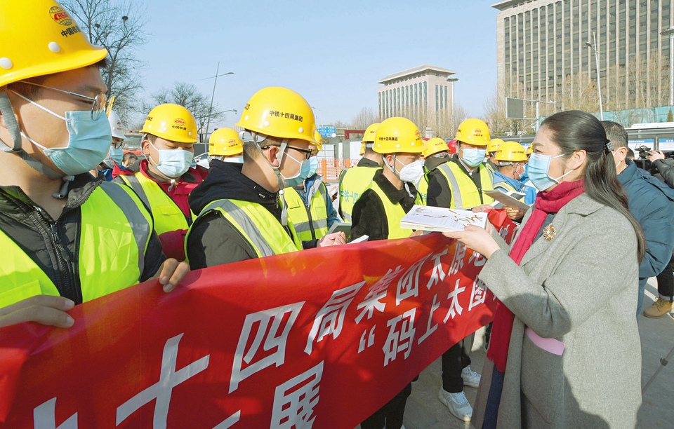 【就地过年 暖在身边】送书进工地