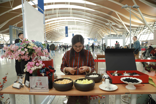 【上海】【文化】浦东国际机场吴江城市展开展  向世界讲述“两根丝”的故事