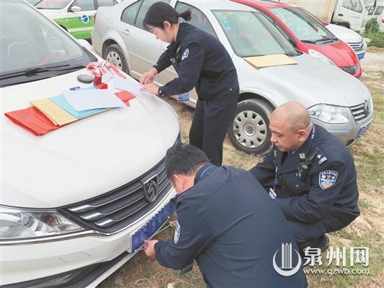 【法治主推】【泉州】【移动版】【Chinanews带图】车牌掉落网购假牌 泉州两车主被拘留5日