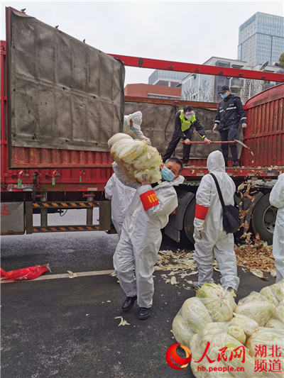 人民网■90后志愿者胡斯桓：和父母一起并肩战“疫”48天