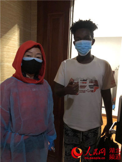 人民网■90后志愿者胡斯桓：和父母一起并肩战“疫”48天