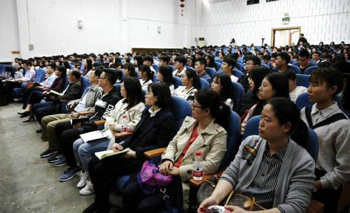 【河南供稿】郑州航院党委书记付强走进课堂 为师生开讲思政课