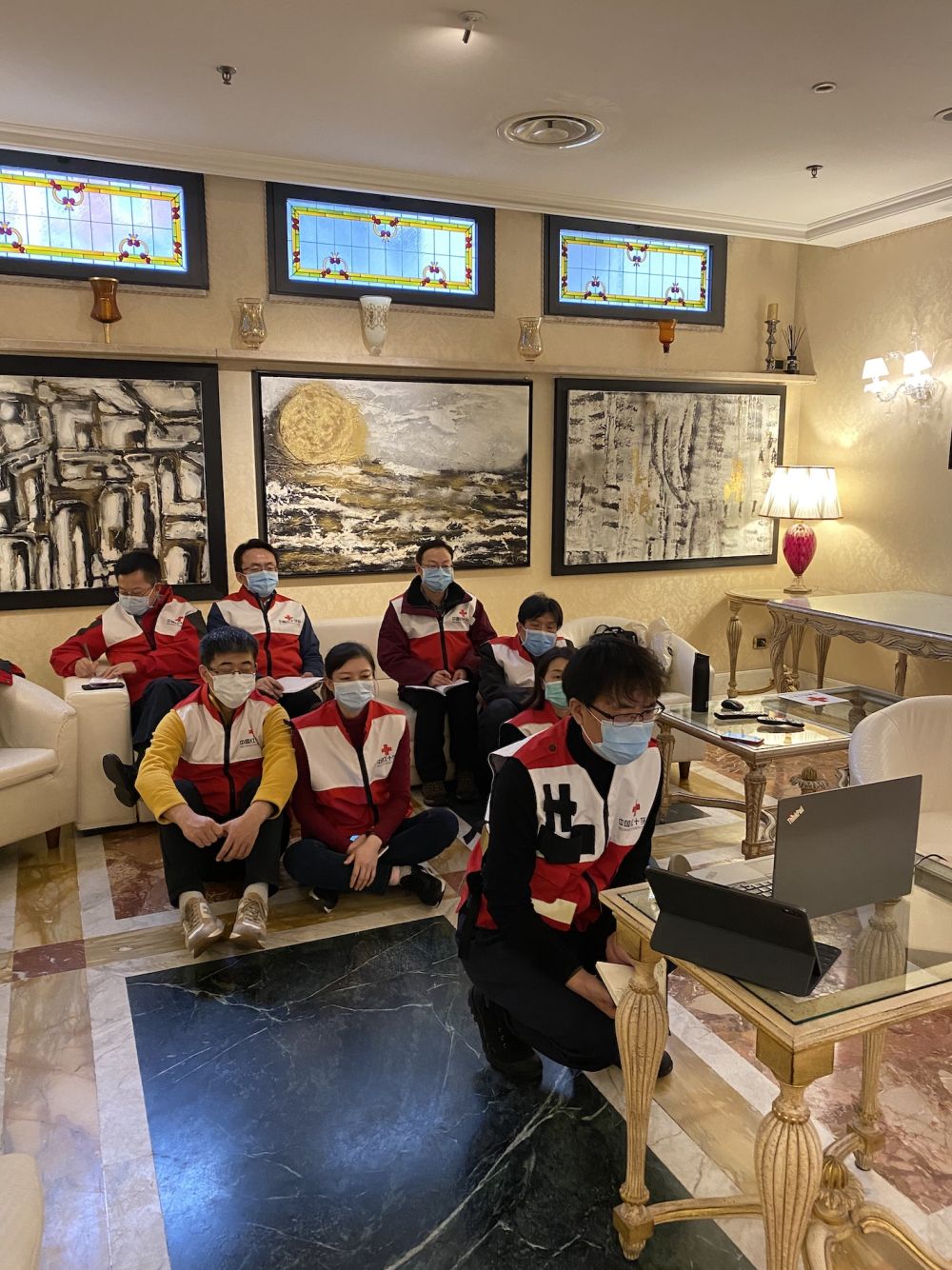 「新华社」独家日志 | 中国专家奔走“一路绿灯” 罗马街头响起中国国歌