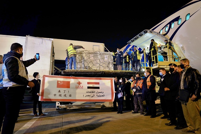中国がエジプトに援助した新型コロナウイルスワクチン、カイロに到着_fororder_B-2.JPG