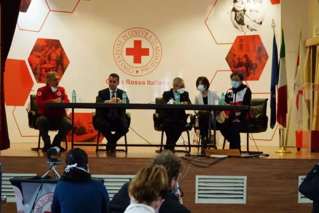 [人民日报]90后护士在意大利上“头条”…外国网友四字留言刷屏！