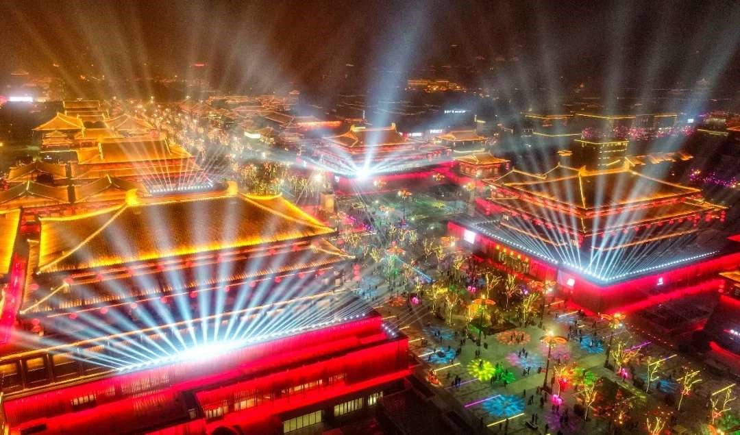 邂逅美景 西安大学生为大唐不夜城点赞 邂逅美景 西安大学生为大唐不夜城点赞