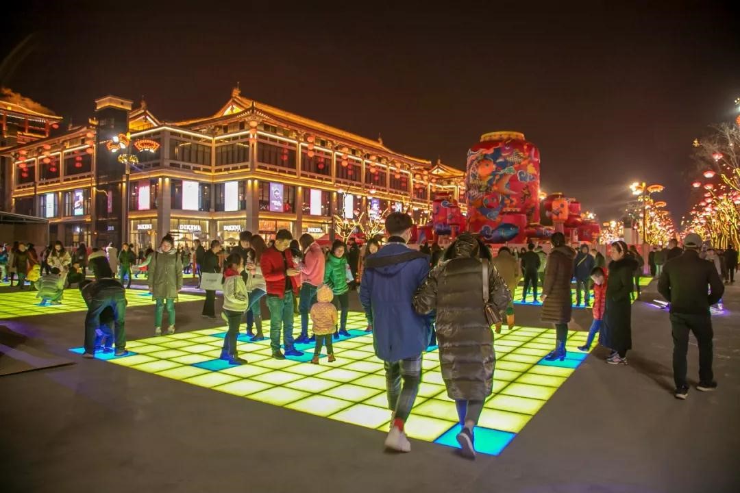 邂逅美景 西安大学生为大唐不夜城点赞 邂逅美景 西安大学生为大唐不夜城点赞