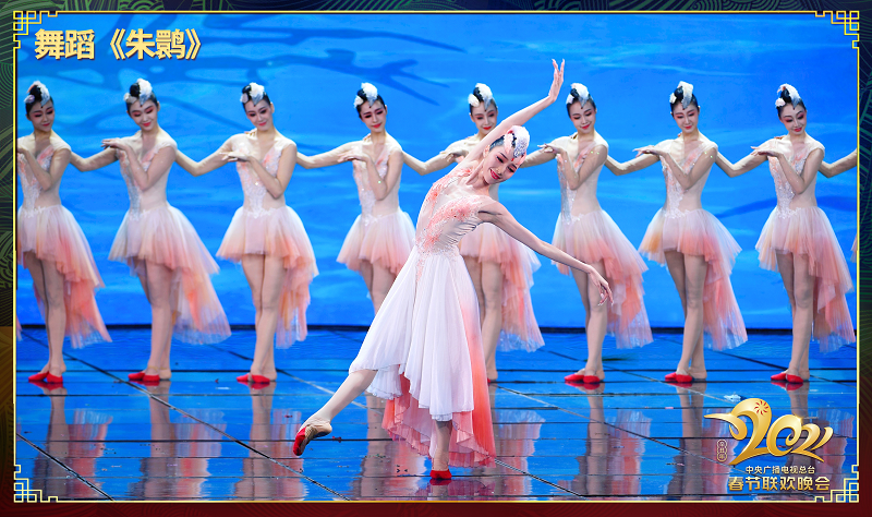 文汇报头版头条热评央视春晚