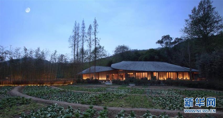 （头条）一座超大城市的转型和突围——践行新发展理念的成都答卷