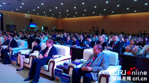 图片默认标题_fororder_国内外嘉宾汇聚一堂。（摄影-杨建昆）