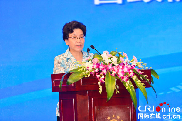 图片默认标题_fororder_1四川省政协副主席、省总工会主席李登菊讲话（摄影--廖志全）