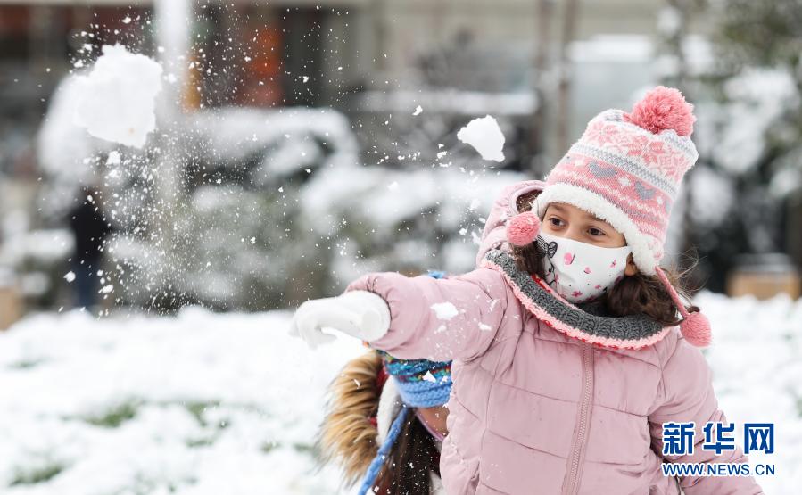 阿尔巴尼亚首都地拉那迎降雪