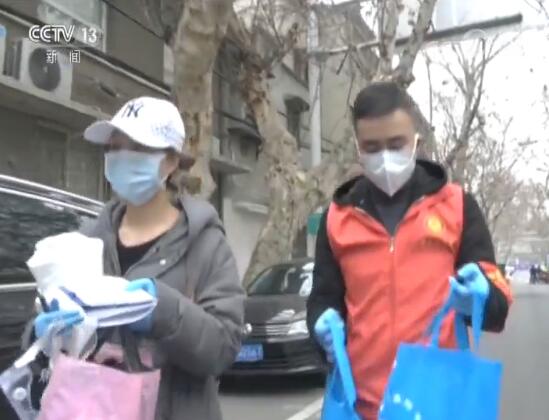 央视网■奔走在战“疫”另一阵地！这些人这些事令人感动