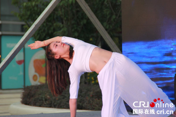 图片默认标题_fororder_瑜伽开场（摄影-刘世光）