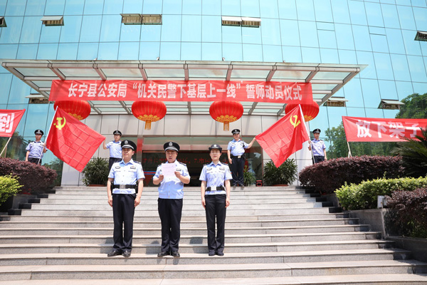 图片默认标题_fororder_程健（中）作出征前的动员讲话