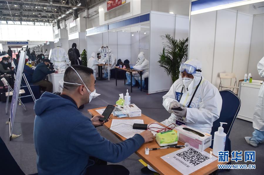 【新华网】北京新国展入境人员转运集散地见闻