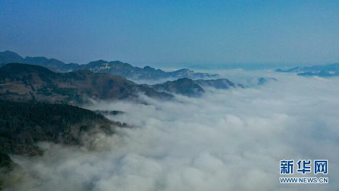 Pesona Gunung Wumeng Diselubungi Awan_fororder_1127100700_16132911158271n