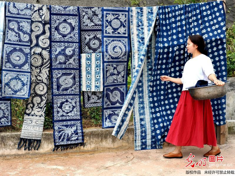 贵州凯里:民族手工艺成就青春创业梦