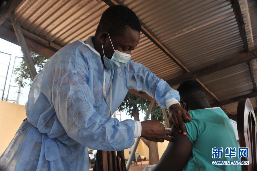 加纳开始大规模新冠疫苗接种