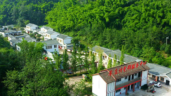 赚了钱分了红 眉山丹棱廖店村“造血式”扶贫见成效_fororder_1