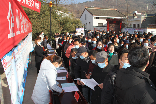 （有修改）点对点服务 陕西凤县142名务工人员登上返岗直通车
