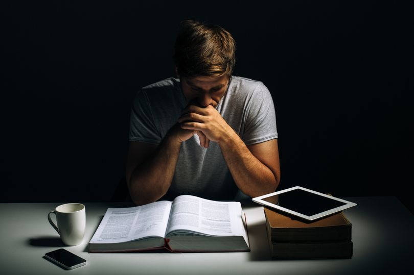 英国学生精神压力过大 暗网购药抗抑郁引担忧