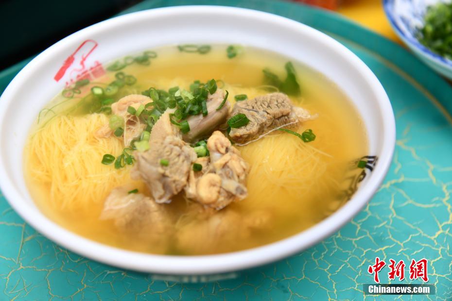 針にも通せる細麺!四川省無形文化遺産の「大刀金絲麺」_fororder_4