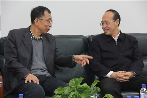 吉林省委常委、常务副省长吴靖平看望张洪杰院士