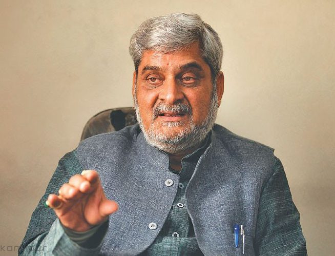 नेपालमा फागुन २३ गतेदेखि ६० वर्षमाथिका नागरिकलाई कोरोनाविरुद्धको खोप दिइने_fororder_Nepali News 1