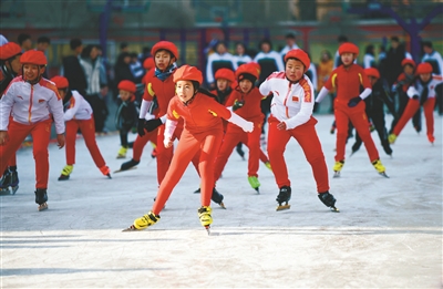 沈阳市青少年滑冰进校园冬令营启动