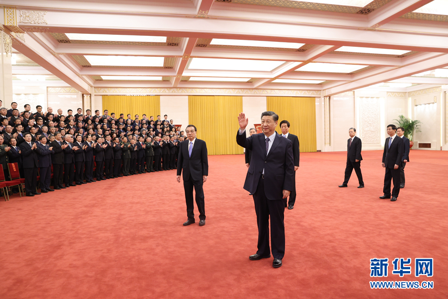 习近平在会见探月工程嫦娥五号任务参研参试人员代表并参观月球样品和探月工程成果展览时强调 勇攀科技高峰 服务国家发展大局 为人类和平利用太空作出新的更大贡献