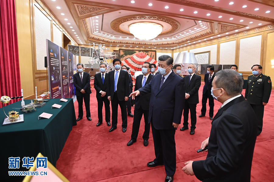 习近平在会见探月工程嫦娥五号任务参研参试人员代表并参观月球样品和探月工程成果展览时强调 勇攀科技高峰 服务国家发展大局 为人类和平利用太空作出新的更大贡献