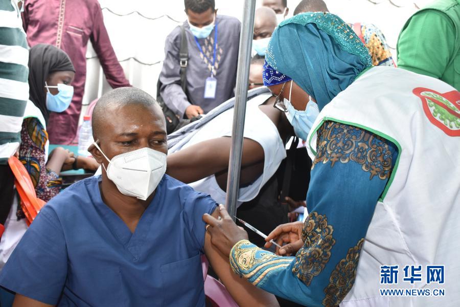 几内亚启动接种中国援助新冠疫苗