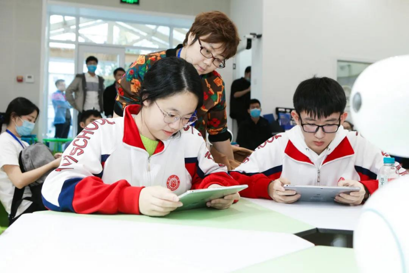 北京一零一中三节课 让你看懂未来智慧课堂的模样 北京一零一中三节课 让你看懂未来智慧课堂的模样_fororder_北京一零一中三节课 让你看懂未来智慧课堂的模样3769