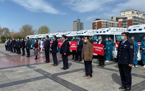 【河南供稿】开封市慈善总会向13家疫情防治定点医疗机构捐赠救护车