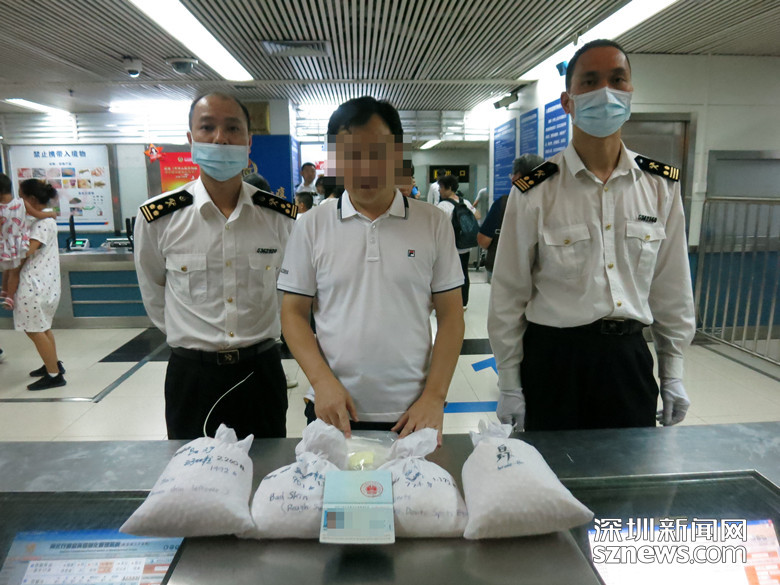 男子带7319颗珍珠状宝石在海关被拦(组图)