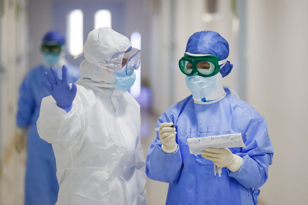 新华社：他们再次投身危重症救治一线