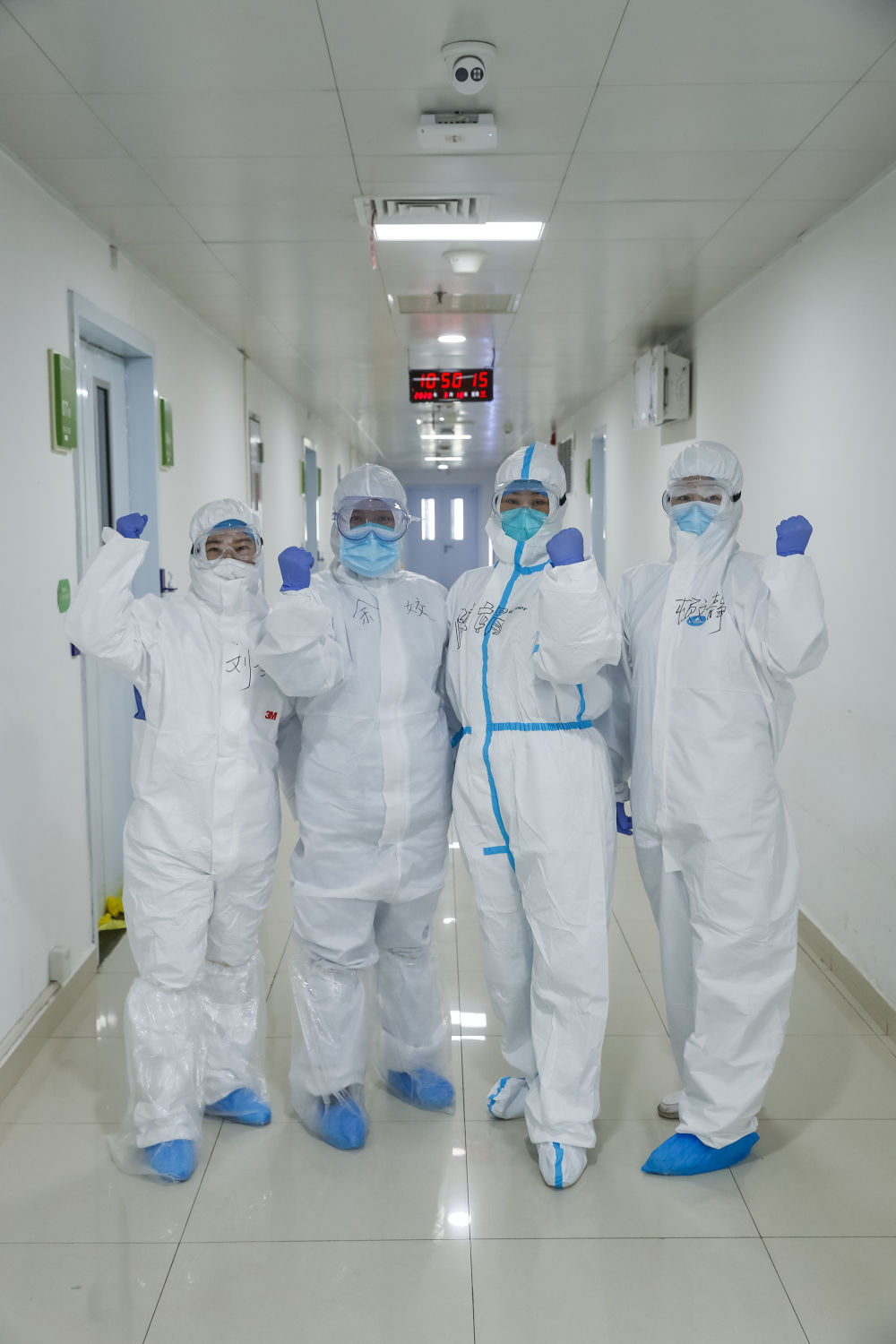 新华社：他们再次投身危重症救治一线