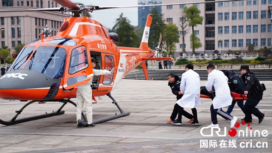 贵州玉屏进行2019年首例医疗直升机救援行动