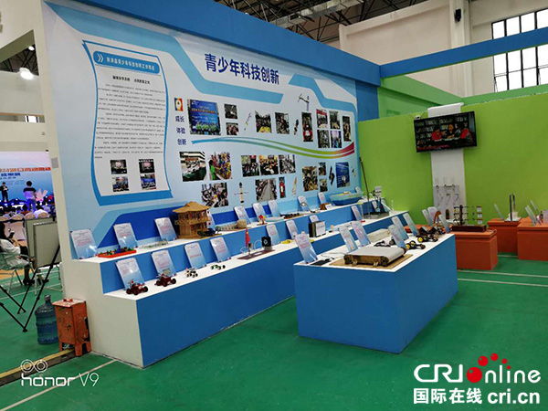 图片默认标题_fororder_”新津县创新创业成果展“一角