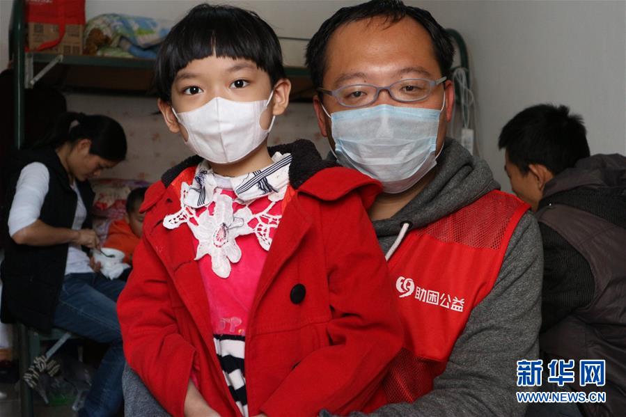 「新华网」“愿每个承受病痛的孩子都不会成为孤岛”——记百名白血病儿童的守护者林斌