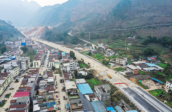 筠连至巡司一级公路作为筠连县重要的交通建设项目,目前已完成总工程