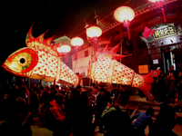 安徽歙县：农民“嬉鱼”闹元宵