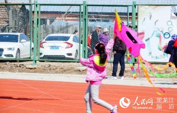 大兴安岭塔河县举行第二届风筝文化节