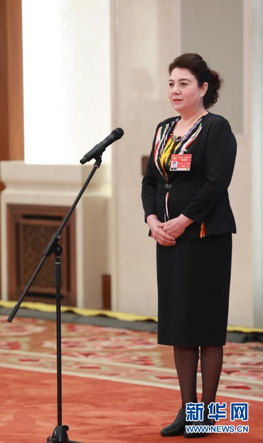 关注两会“委员通道”