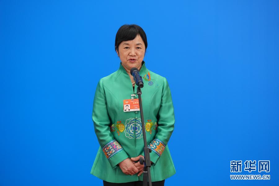 关注两会“委员通道”