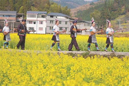 桂林：侗寨琵琶歌 唱出新生活